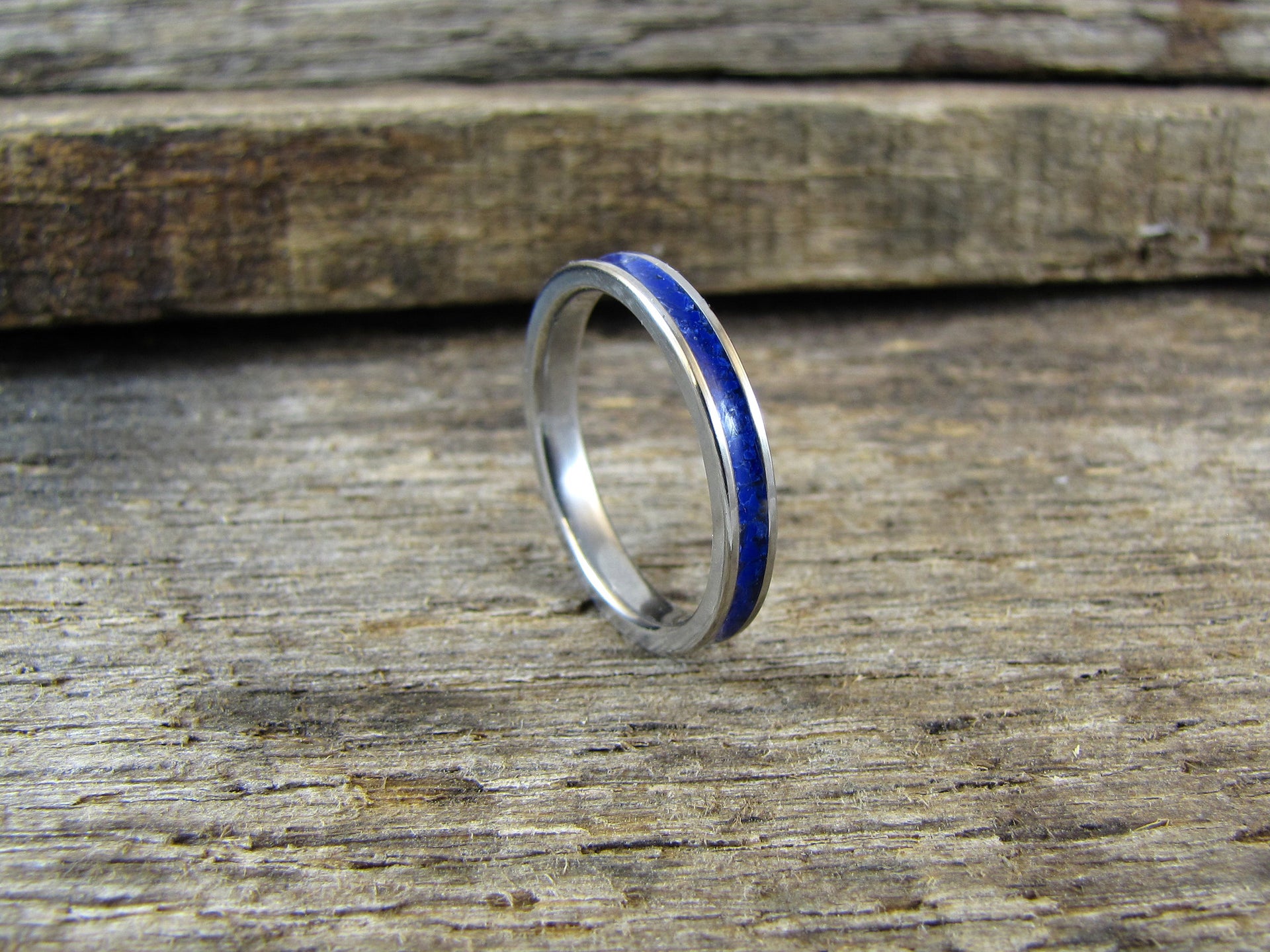 Blue women's hotsell band sterling silver wedding ring with crushed lapis lazuli inlay